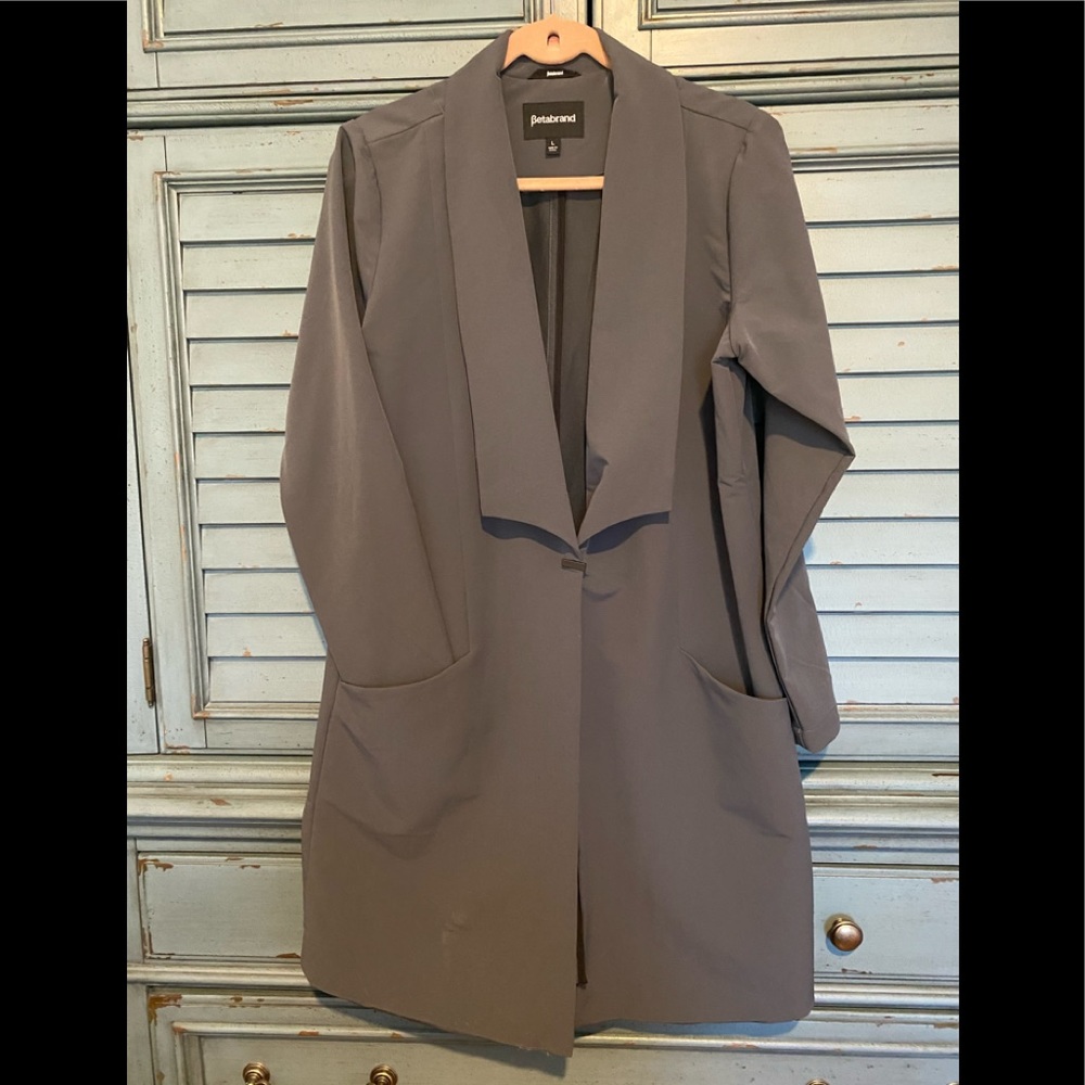 Beta Brand Travel Dress Coat in Large